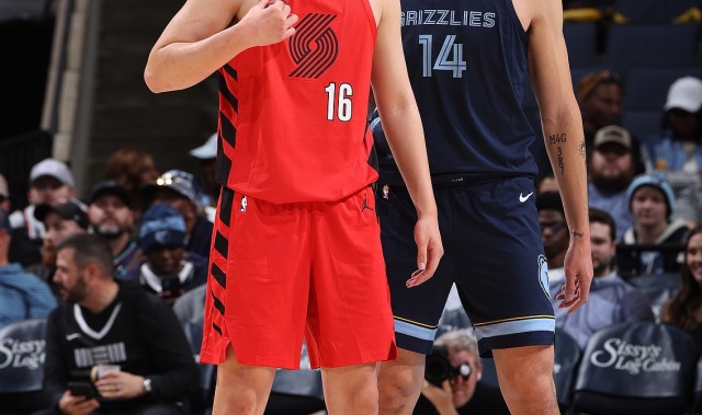 斯普利特：比赛刚开始对埃迪的防守不好 他抓住了我们的弱点