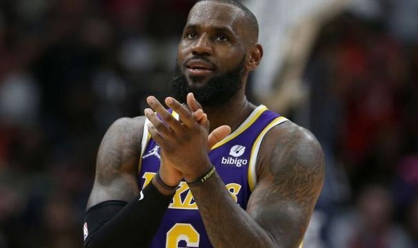 开云入口注册-詹姆斯接受提前续约合同，他夺冠的窗口在急速关闭