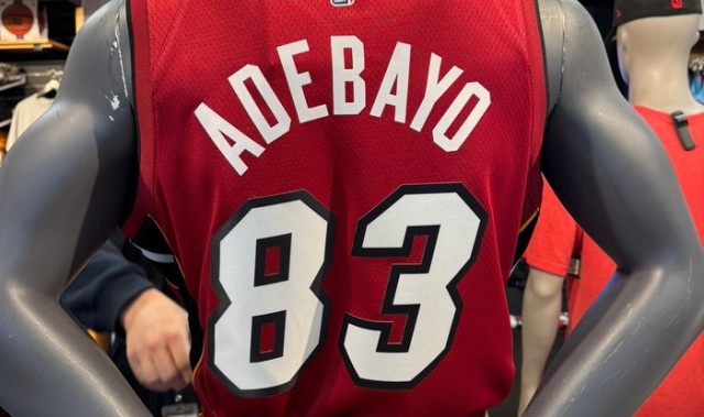 开云入口登录-热火推出特制版83号阿德巴约球衣|NBA|巴姆-阿德巴约|巴姆·阿德巴约|迈阿密热火队|nba_新浪体育_新浪新闻